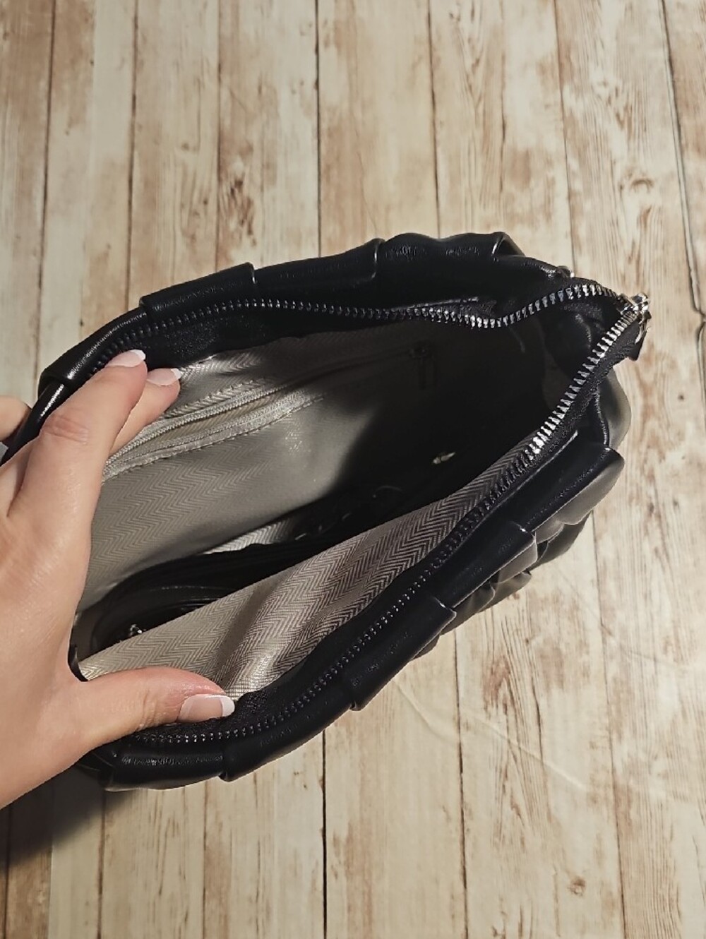 Black Ruched Chain-Handle Shoulder Bag - Picture 4 of 8